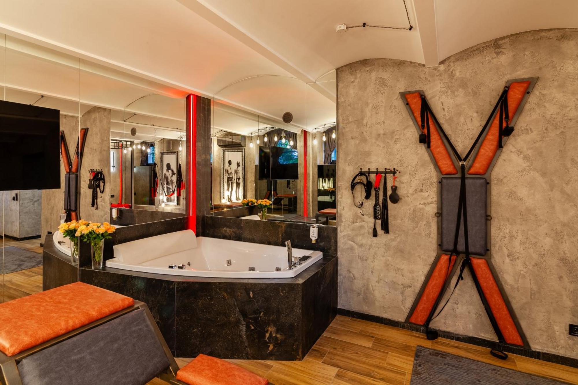 Royal Hot Jucuzzi Apartment Lviv Exteriör bild
