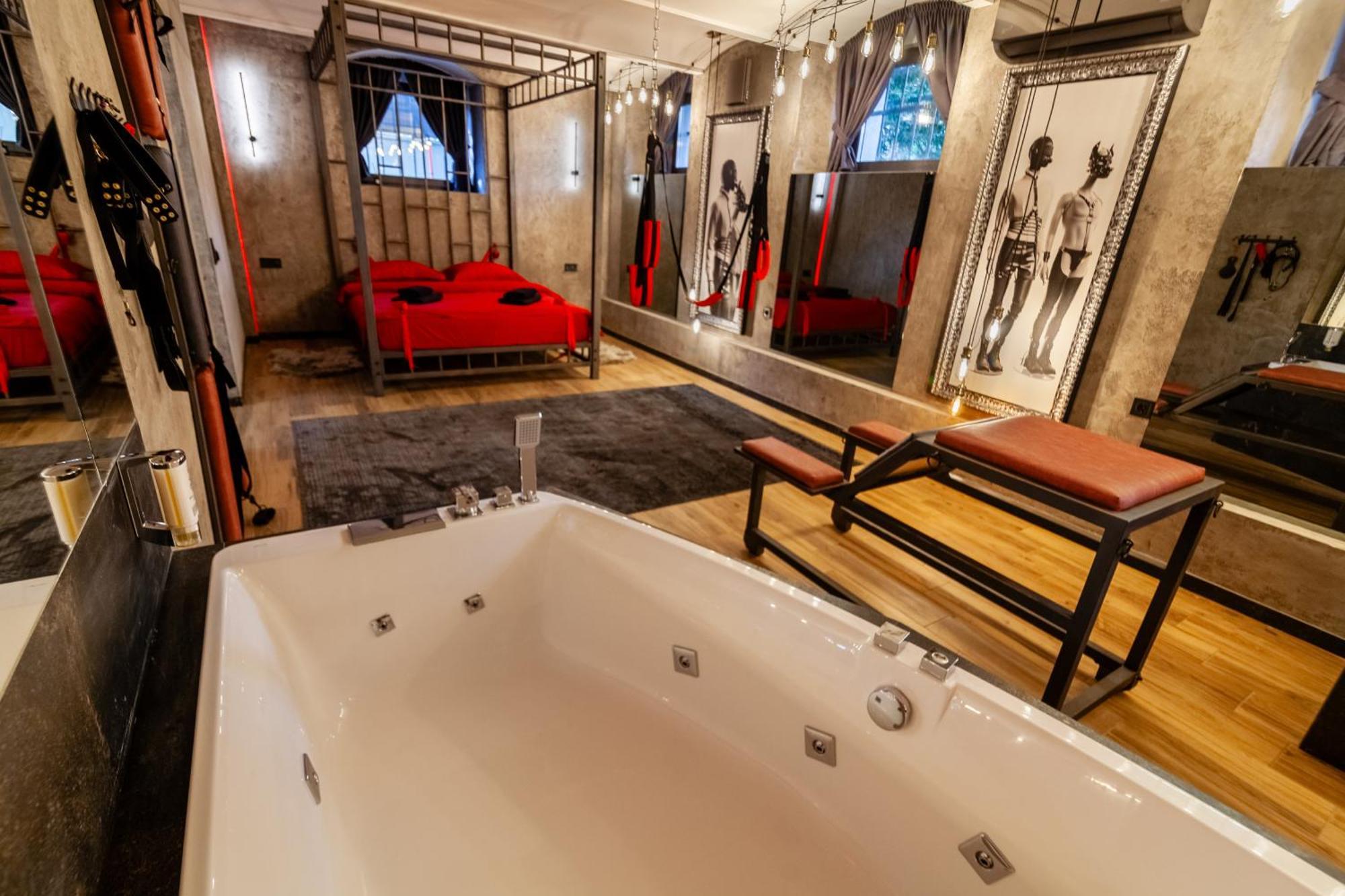 Royal Hot Jucuzzi Apartment Lviv Exteriör bild