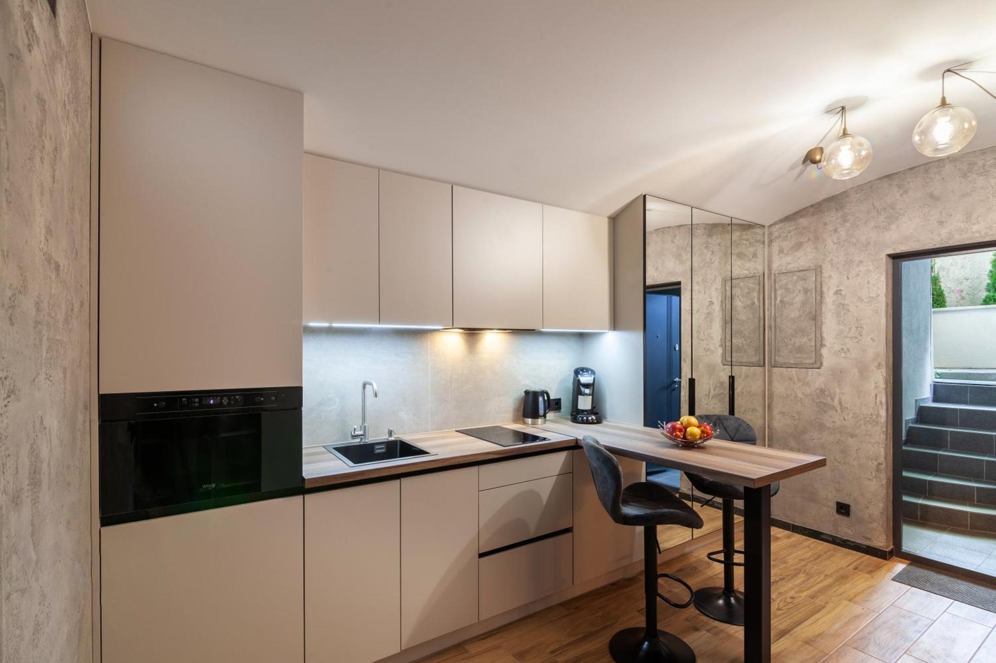 Royal Hot Jucuzzi Apartment Lviv Exteriör bild