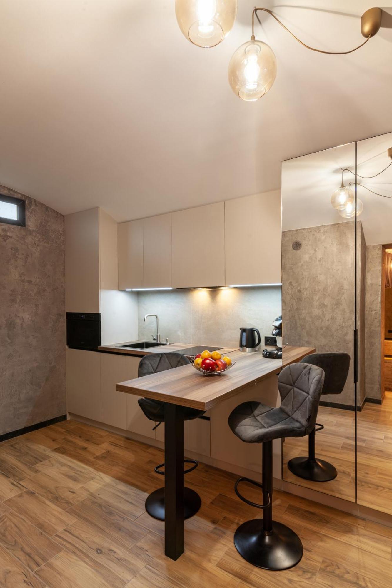 Royal Hot Jucuzzi Apartment Lviv Exteriör bild